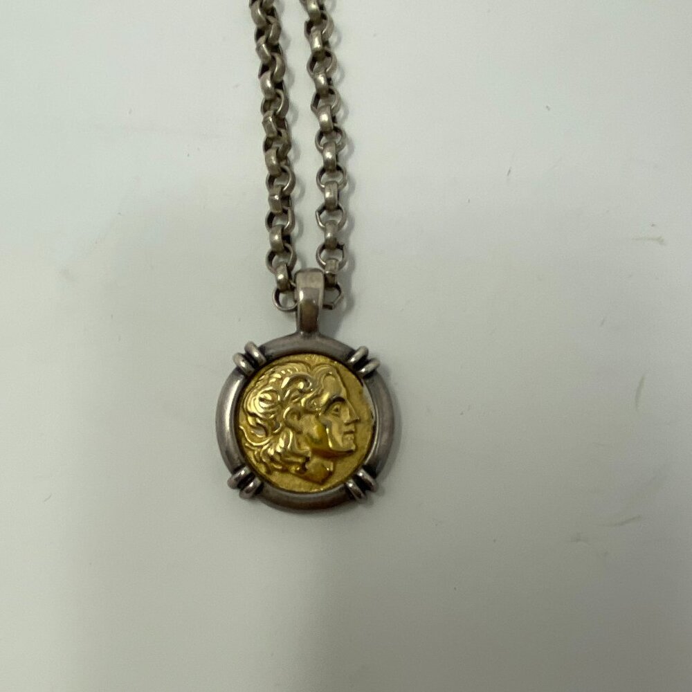 vintage unbranded silver tone chain necklace with gold coin pendant